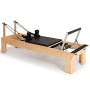 Physio-Reformer aus Holz – Elina Pilates